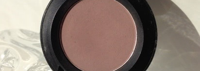 Рабочая лошадка практически для каждого макияжа. Mac Quarry