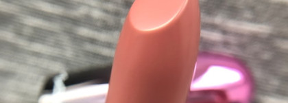 Помада МАС Love me lipstick из новой коллекции в оттенке 411 Laissez-faire