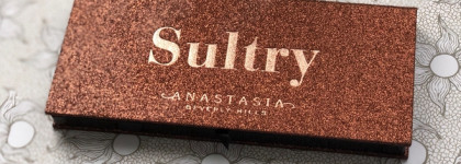 Когда сияют не только тени, но даже упаковка. Тени Anastasia Beverly Hils Sultry