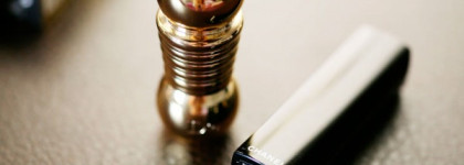 Dior и Chanel Holiday 2013: Rouge Diorific 046 Minuit, Rouge Allure Velvet 317 La Précieuse