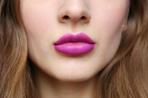Помады MAC Matte Lipstick в оттенках Styled In Sepia, Heroine, Living Legend из коллекции The Matte Lip Collection