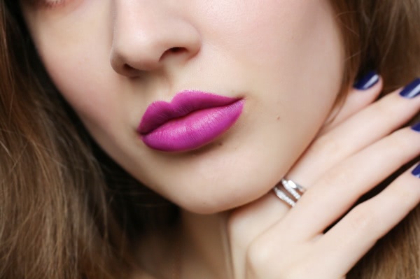 Помады MAC Matte Lipstick в оттенках Styled In Sepia, Heroine, Living Legend из коллекции The Matte Lip Collection