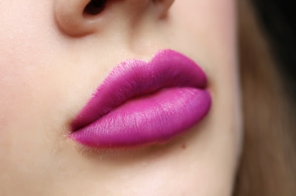 Помады MAC Matte Lipstick в оттенках Styled In Sepia, Heroine, Living Legend из коллекции The Matte Lip Collection