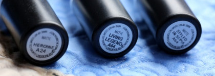 Помады MAC Matte Lipstick в оттенках Styled In Sepia, Heroine, Living Legend из коллекции The Matte Lip Collection