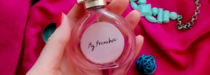 Сама женственность, капля флирта и припыленная пудрой зимняя роза от Mademoiselle Rochas