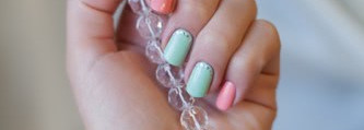 Зефирно-мятный маникюр для любительниц сладкого