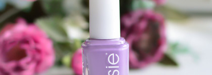 Essie nail polish Play Date - один за всех в Палитре Эмбер Коуэн
