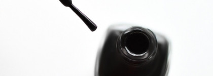 Осень в черном с Essie nail polish #56 Licorice и немного золота Sophin Virtual Effect #326