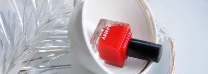 Праздничный маникюр с идеальным красным Новогодним лаком Anny Nail Polish А10.085 Only Red