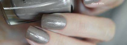 В оттенках солнечной осени: Cuccio Colour: 6118 Cream & Sugar и 6160 Goody, Goody Gumdrops