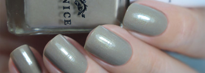 Весенние маникюры в оттенках зеленого чая с лаками Berenice Mystic city collection