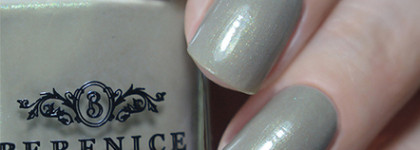 Весенние маникюры в оттенках зеленого чая с лаками Berenice Mystic city collection