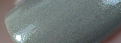 Весенние маникюры в оттенках зеленого чая с лаками Berenice Mystic city collection