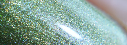 Diamonds Are Forever: Сверкающий маникюр с лаками A-England Carnation Lily Lily Rose, Symphony In Green And Gold, Kalinka, Wuthering Heights, Virgin Queen