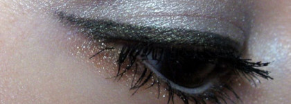 Кремовая подводка YSL Eyeliner Effet Faux Cils в оттенках 3 Noir Bronze и 5 Noir Burlat, а также кисти, которыми я её наношу: YSL Eyeliner Brush и Artdeco Eyeliner Brush