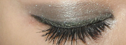 Кремовая подводка YSL Eyeliner Effet Faux Cils в оттенках 3 Noir Bronze и 5 Noir Burlat, а также кисти, которыми я её наношу: YSL Eyeliner Brush и Artdeco Eyeliner Brush