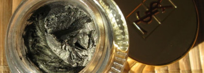 Кремовая подводка YSL Eyeliner Effet Faux Cils в оттенках 3 Noir Bronze и 5 Noir Burlat, а также кисти, которыми я её наношу: YSL Eyeliner Brush и Artdeco Eyeliner Brush