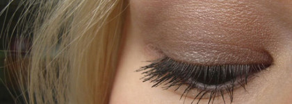 Идеальный спутник ярко-розовых помад - Clarins Ombre Minérale 08 Taupe