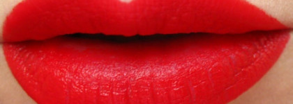 Красная матовая помада: Make Up Factory Mat Lip Stylo 29 Pure Red (Mat Wanted Collection)