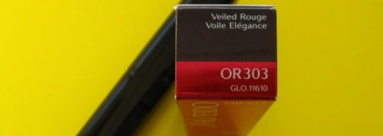 Тёплая и нежная коралловая помада с золотистой подсветкой. Shiseido Veiled Rouge OR303 Orangerie