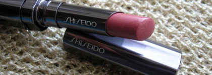 Свои губы, но ярче и с оттенком сливы. Shiseido Shimmering Rouge RS310 Brocade