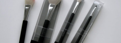 Новые кисти Artdeco Brushes Premium Quality с сюрпризами: Blusher Brush - для румян, Eyeliner Brush - для подводки, Blending Brush - для растушёвки теней