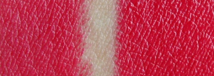 Розово-красный или красно-розовый пион. Estée Lauder Pure Color Envy Sculpting Lipstick 270 Jealous