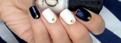 Бело-синий маникюр