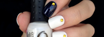 Бело-синий маникюр