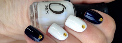 Бело-синий маникюр