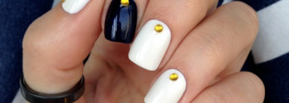 Бело-синий маникюр