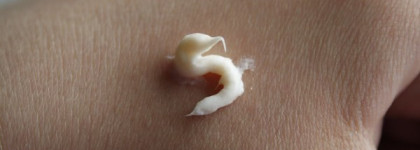 Антибактериальная маска от Himalaya herbals и SPA Питательная маска для лица с маслом Ши «Африканская экзотика» от Avon