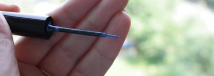 Жидкие подводки Veryme Clickit от Oriflame в голубом и чёрном цвете