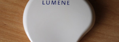 Touch of Radiance Matte Powder Foundation - Матирующая крем-пудра с экстрактом арктической морошки от Lumene № 40 - Персиковый беж