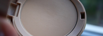 Touch of Radiance Matte Powder Foundation - Матирующая крем-пудра с экстрактом арктической морошки от Lumene № 40 - Персиковый беж