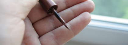 Жидкая подводка для глаз "Летнее сияние" Avon Glow liquid eyeliner в оттенке Бронзовый закат (Sunset Bronze)