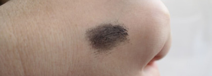 Первый пробник, после которого захотелось полную версию. Тушь Chanel Le volume de Chanel Mascara  в оттенке 10 Noir (черный)