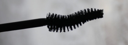 Кому "паучьи лапки", а кому драма-драма с тушью Rimmel London "Scandaleyes Mascara by Kate Moss" в оттенке 004 Eye Rock Jet Black