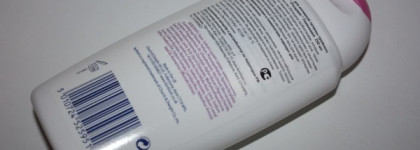 Femfresh  Intimate Hygiene Triple Action Soothing Wash - смягчающее средство для интимной гигиены тройного действия (гель для душа)