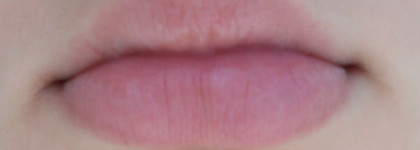 Essence Oz the great ang powerful Color changing lip balm 01 Glinda the god