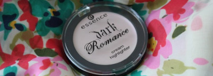Essence Dark romance Cream highlighter 01 Light up