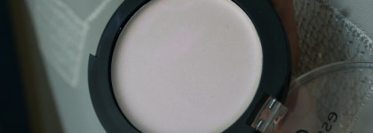 Essence Dark romance Cream highlighter 01 Light up