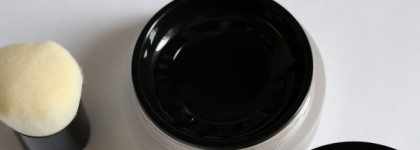 Рассыпчатая пудра Chanel Vitalumiere Loose Powder Foundation Spf15 With Mini Kabuki Brush в оттенке № 10