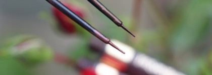 Две коричневых подводки YSL Eyeliner Baby Doll № 10 Lumiere Mordore и YSL Moire Liquid Eyeliner № 6 Chocolate Reflections