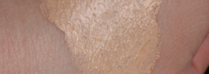 Тональная сыворотка Dior Capture Totale Serum de Teint SPF 25 в оттенке 010 ivory