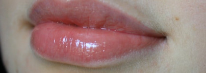 Пара нормальных: Lumene Wild Rose Volume Lip Gloss/Блеск для губ с эффектом объёма/ №21, №27