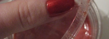 Земляничное настроение. Yves Rocher Les Plaisirs Nature Body Exfoliant Strawberry – Эксфолиант для тела «Лесная земляника»