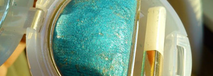 Яркий акцент от Collistar. Тени Double Effect Eye Shadow Wet & Dry в оттенке № 14 Golden Turquoise