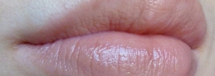 Увлажняющая губная помада Maybelline Hydra Extreme Lipstick #742 Luminous Beige