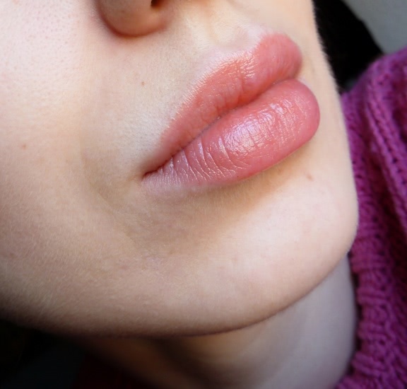 Увлажняющая помада-бальзам для губ Chubby Stick Moisturizing Lip Colour Balm #16 Voluptuous Violet и #12 Oversized orange